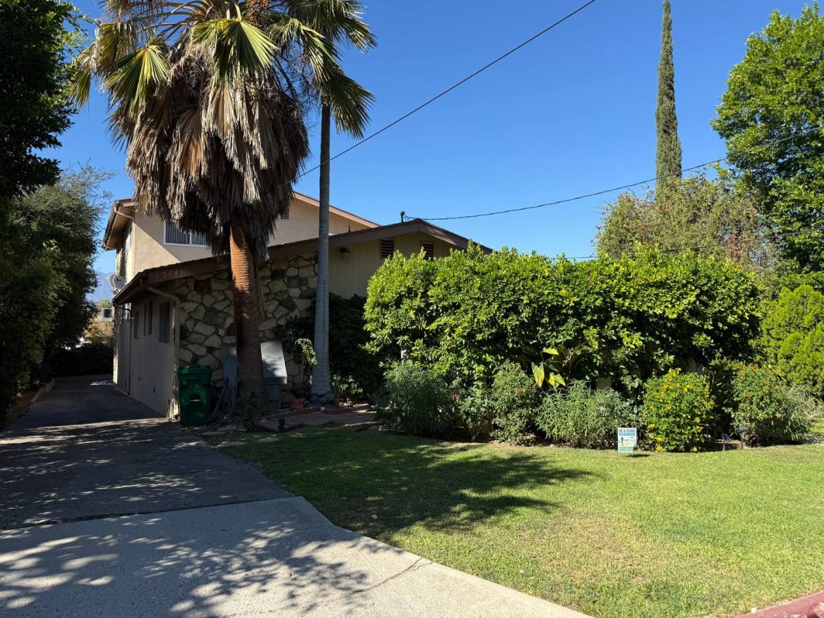 Apartment for rent at 1371 Hilda Ave, Glendale, CA 91205