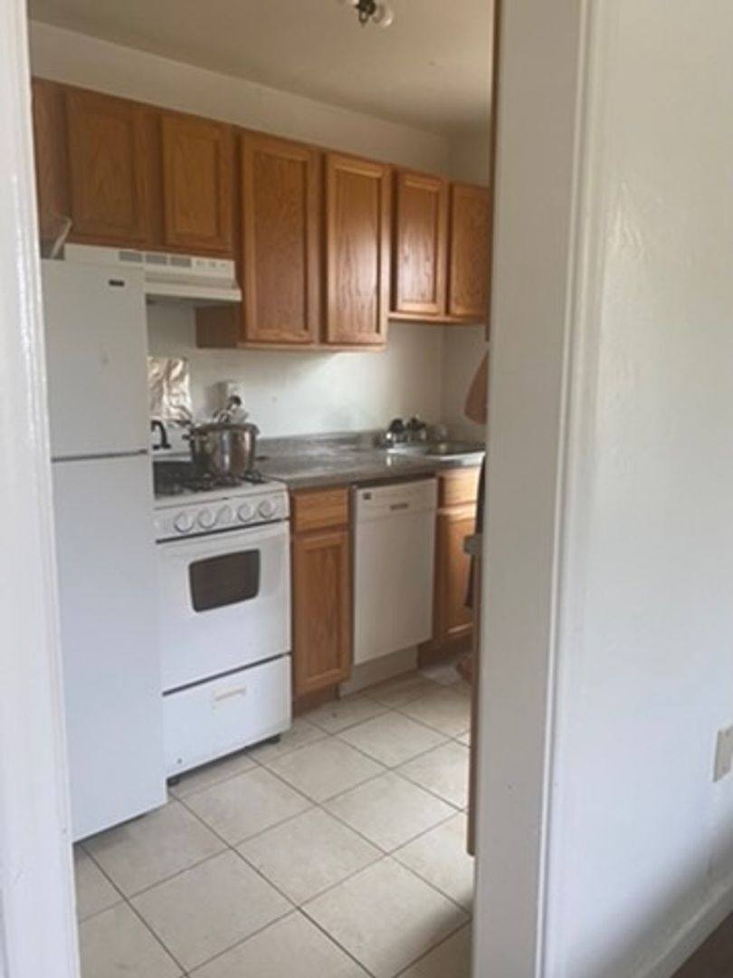 Apartment for rent at 5604 Fifth Ave, Pittsburgh, PA 15232