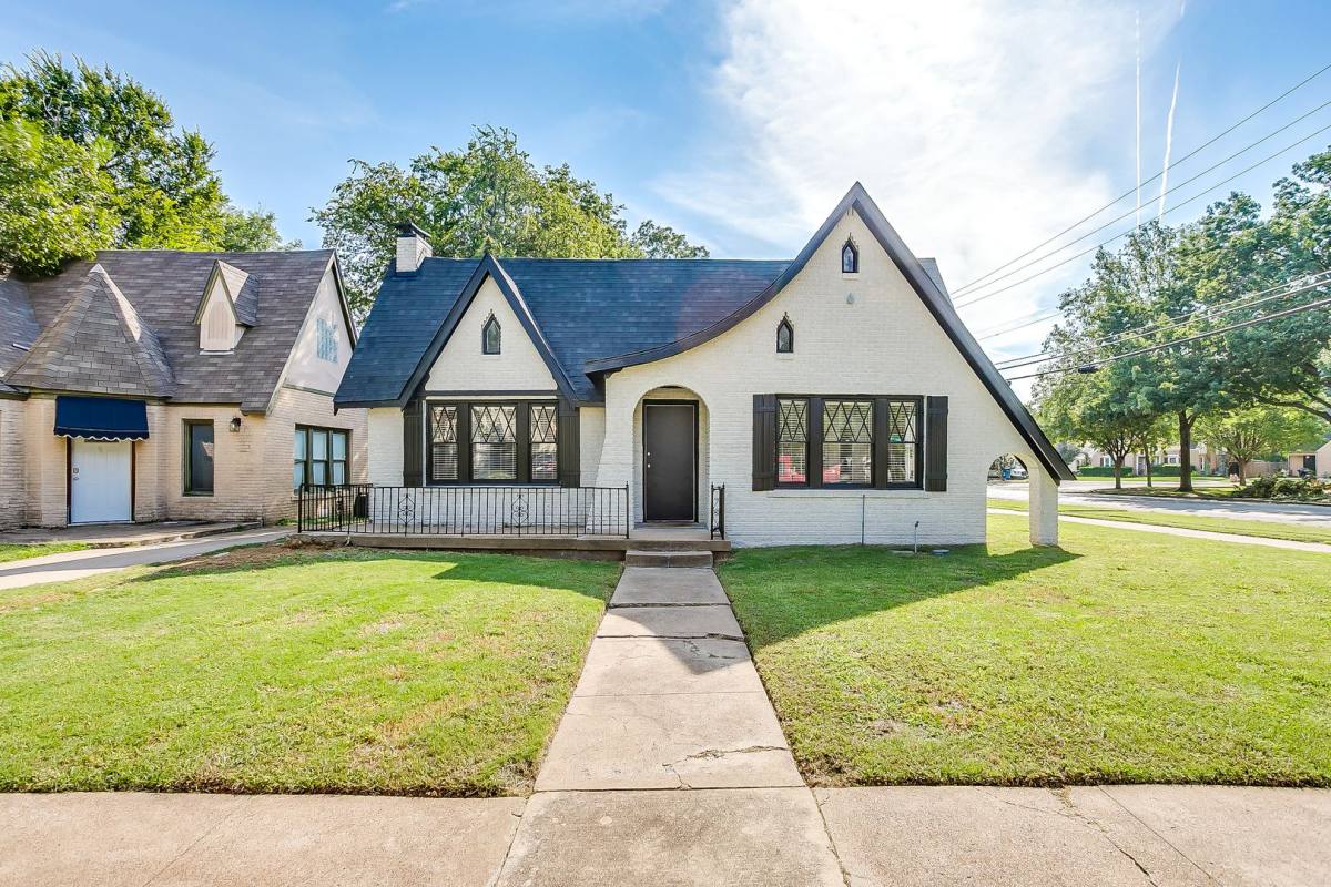 Apartment for rent at 3257 Greene Ave, Fort Worth, TX 76109