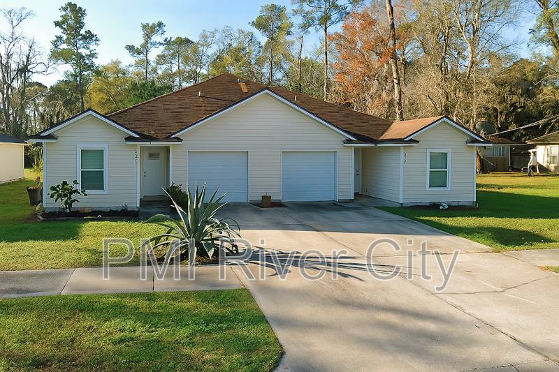 House for rent at 818 Filmore Lane, Orange Park, FL 32073