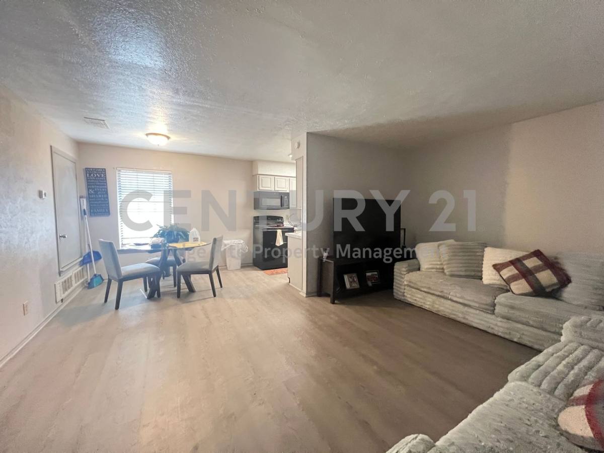 Apartment for rent at 1108 N Elm St, Denton, TX 76201