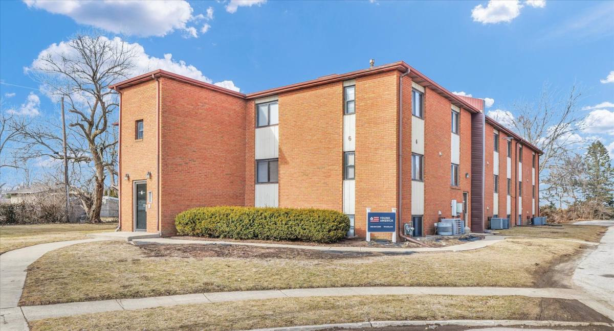 Apartment for rent at 6 Willedrob Rd, Bloomington, IL 61701