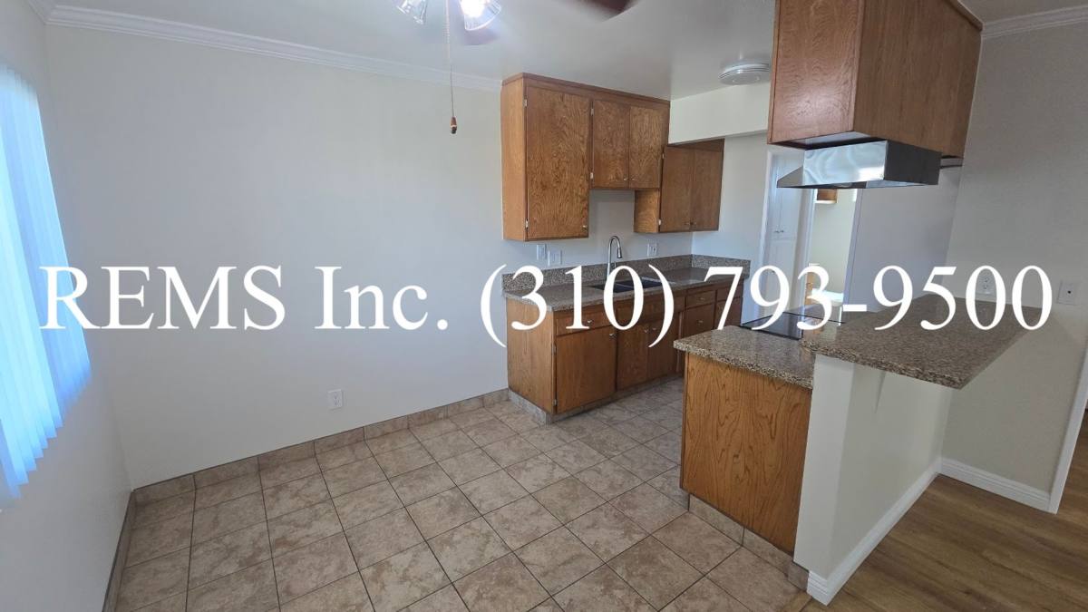 Apartment for rent at 621 N Market St, Inglewood, CA 90302