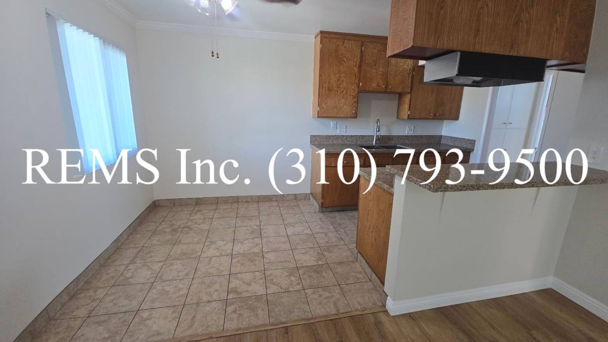 Apartment for rent at 621 N Market St, Inglewood, CA 90302