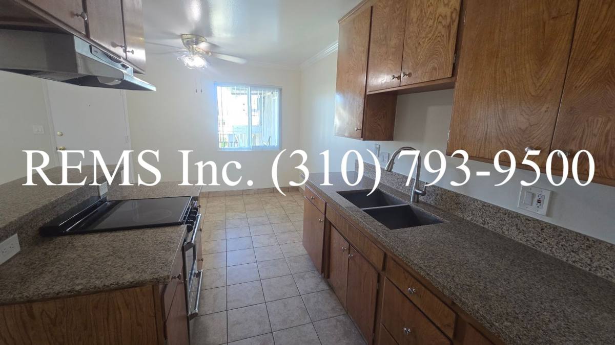Apartment for rent at 621 N Market St, Inglewood, CA 90302