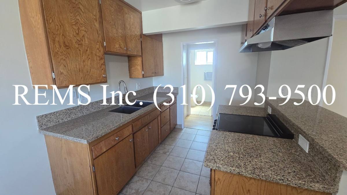 Apartment for rent at 621 N Market St, Inglewood, CA 90302