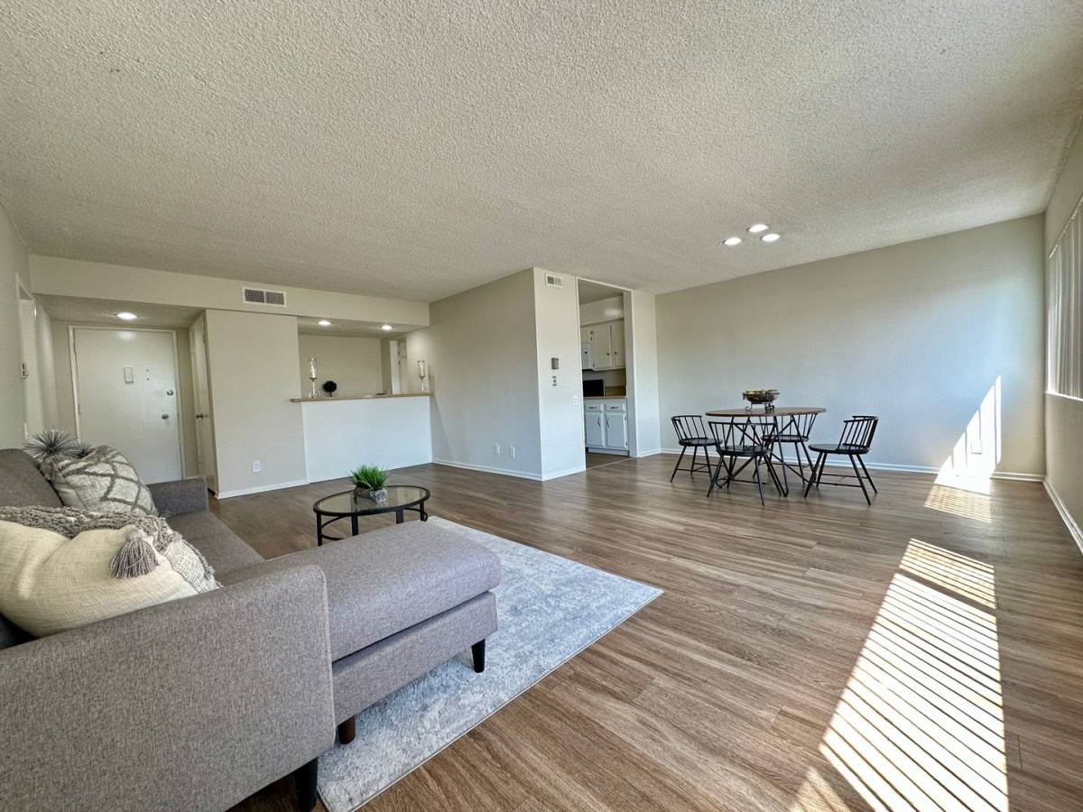 Apartment for rent at 14400 Addison St, Sherman Oaks, CA 91423