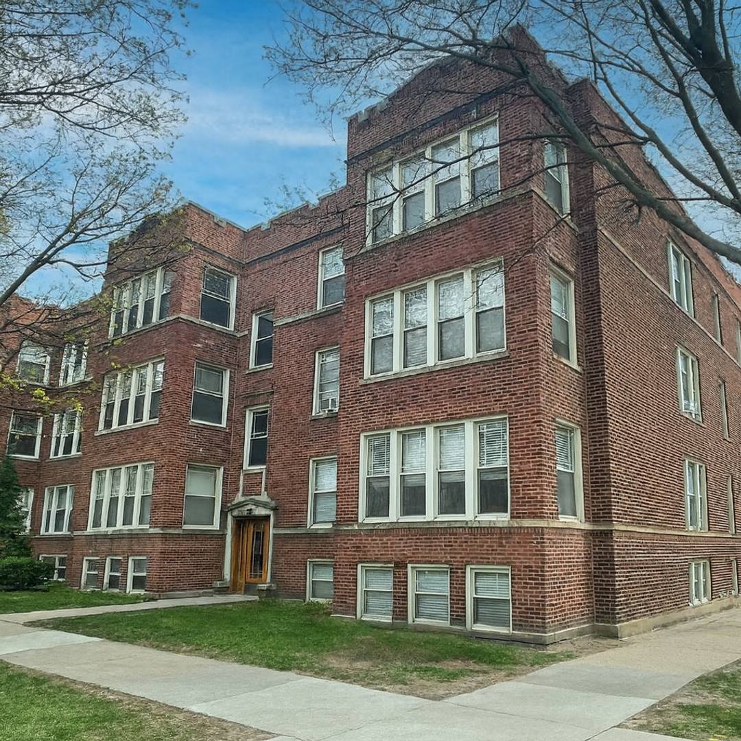 Apartment for rent at 2139 W Lunt Ave, Chicago, IL 60645