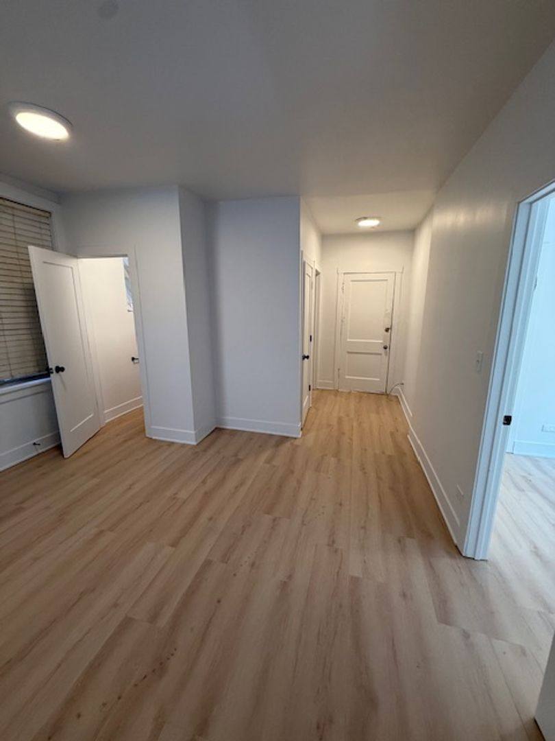 Apartment for rent at 2139 W Lunt Ave, Chicago, IL 60645