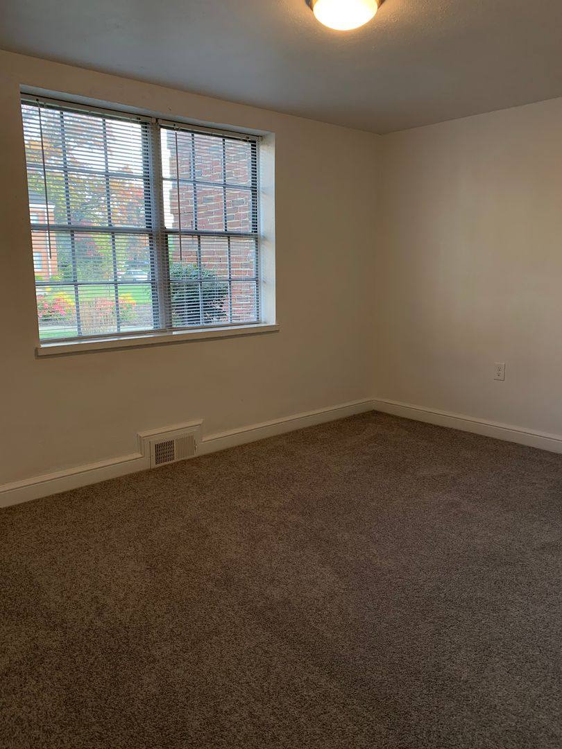 Apartment for rent at 231 Chestnut St, Salem, VA 24153
