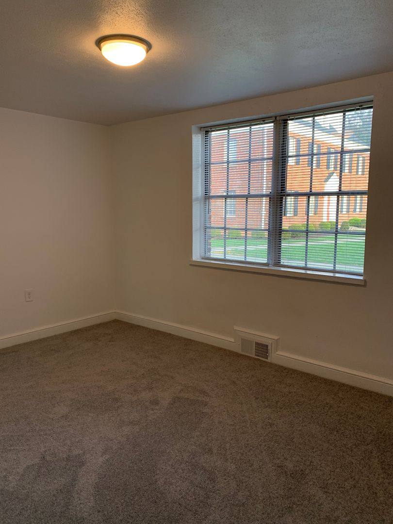 Apartment for rent at 231 Chestnut St, Salem, VA 24153