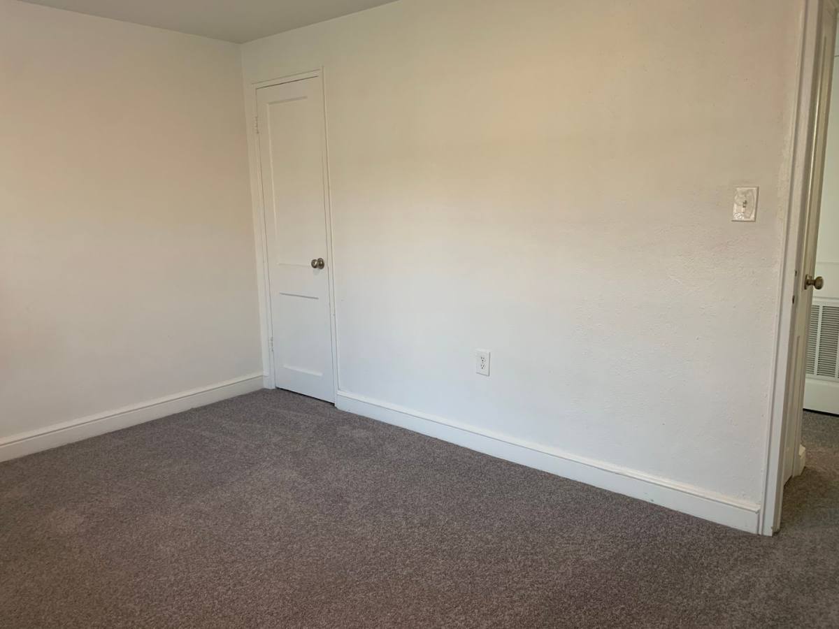 Apartment for rent at 231 Chestnut St, Salem, VA 24153