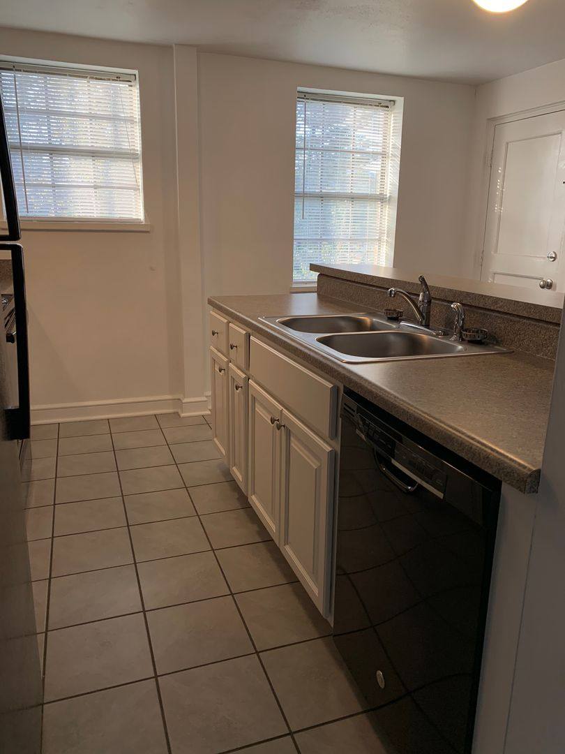 Apartment for rent at 231 Chestnut St, Salem, VA 24153
