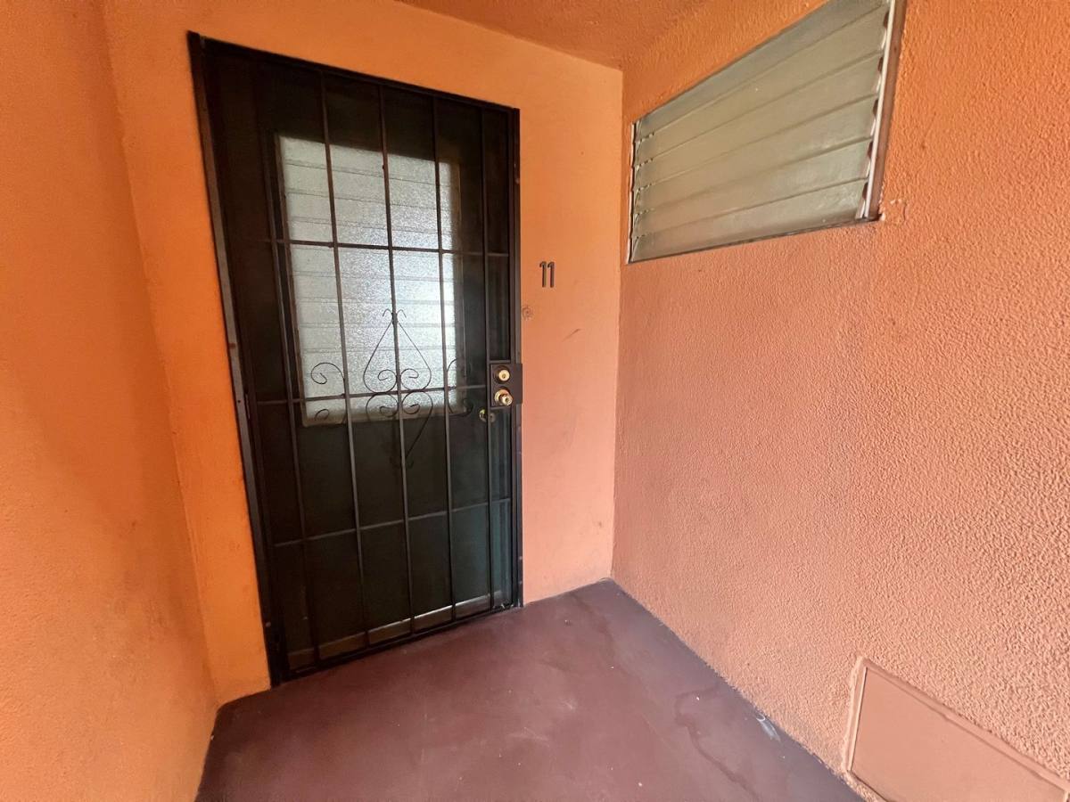 Apartment for rent at 342 Temple Ave, Long Beach, CA 90814
