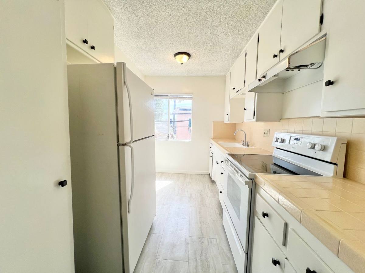Apartment for rent at 342 Temple Ave, Long Beach, CA 90814