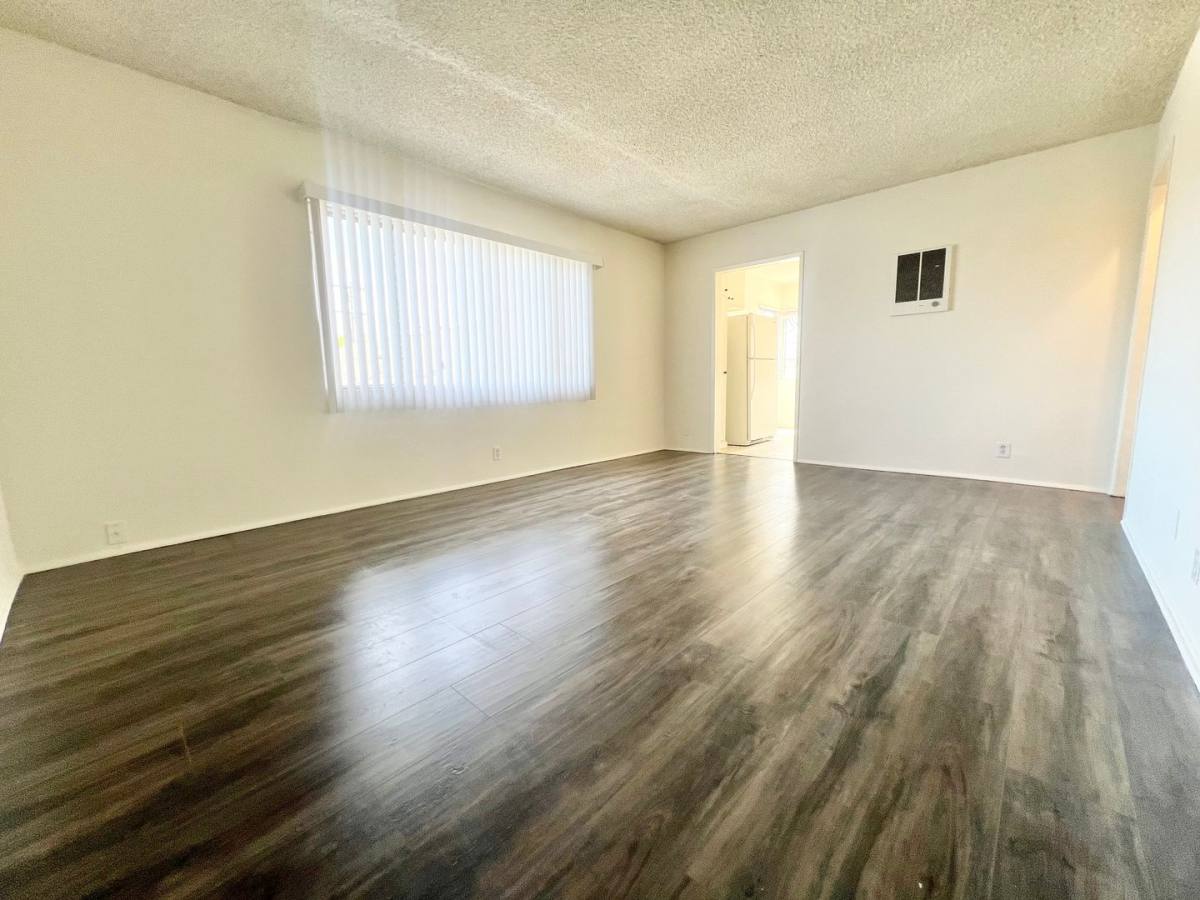 Apartment for rent at 342 Temple Ave, Long Beach, CA 90814
