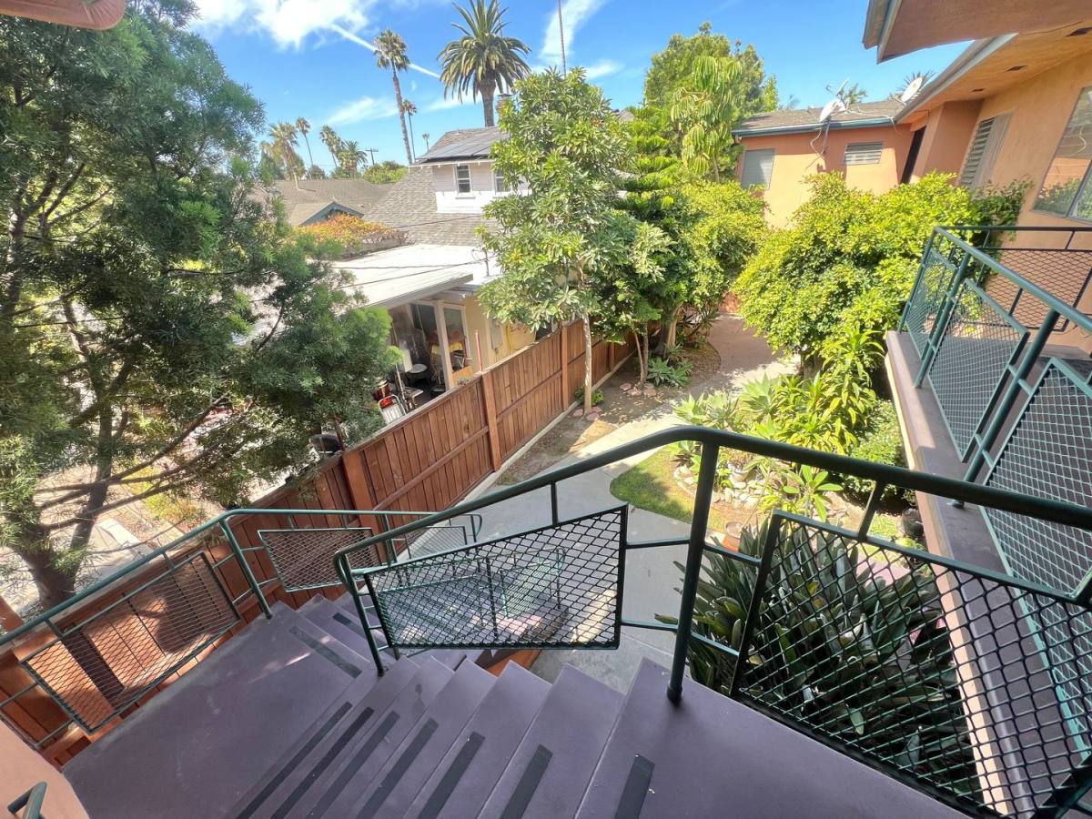 Apartment for rent at 342 Temple Ave, Long Beach, CA 90814