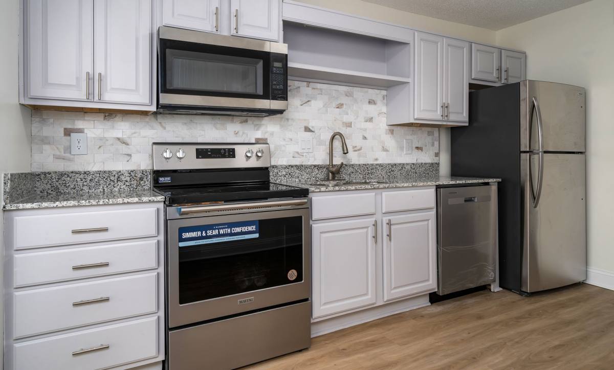 Apartment for rent at 925 Beacon Parkway E, Birmingham, AL 35209