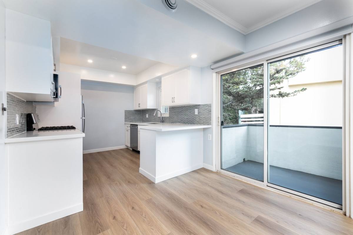 Apartment for rent at 7718 Paseo Del Rey, Playa Del Rey, CA 90293