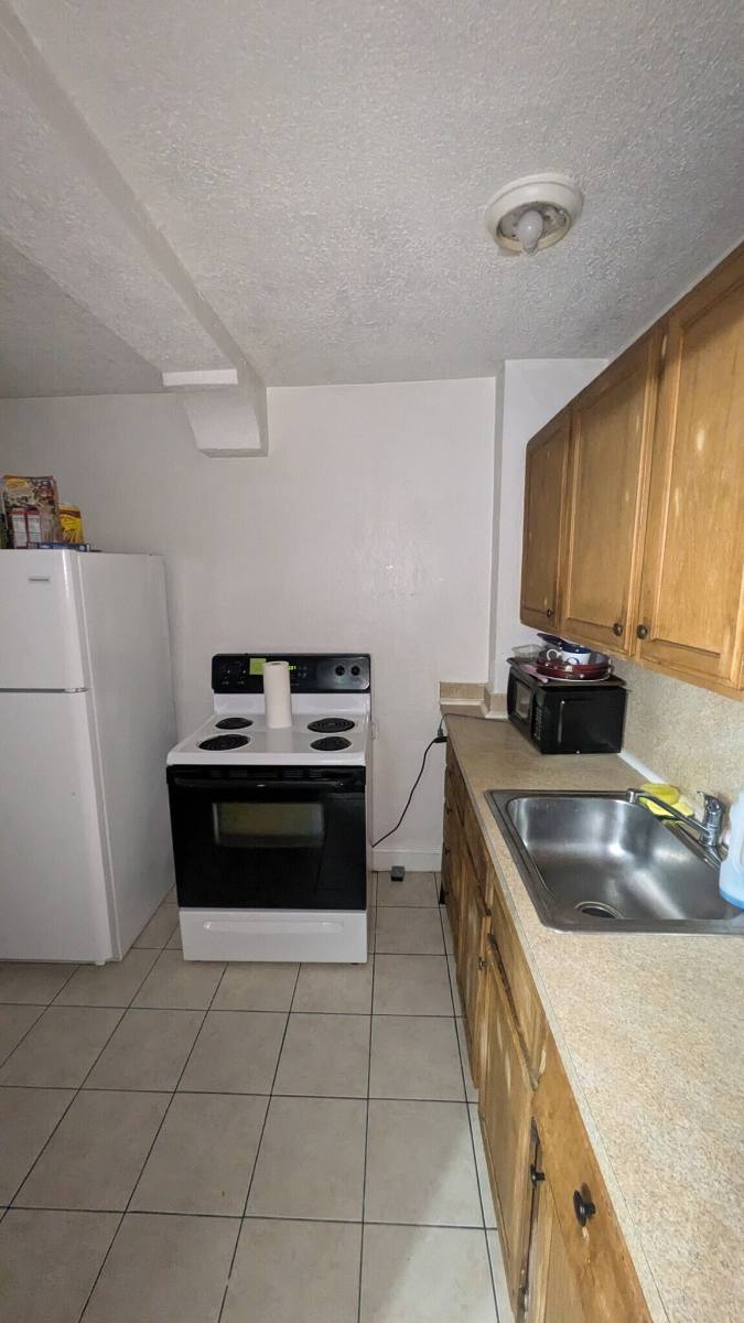 Apartment for rent at 1874 Marloes Ave #33, Cleveland, OH 44112