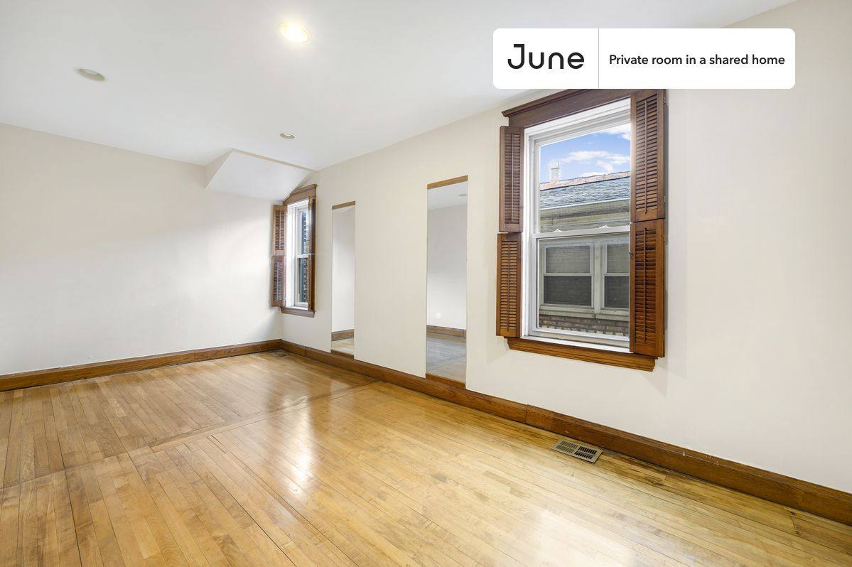 Apartment for rent at 1521 N Springfield Ave #A, Chicago, IL 60651