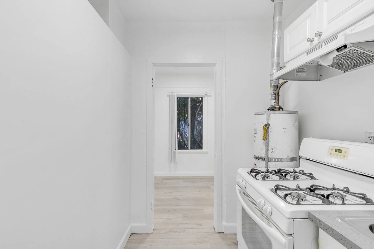 Apartment for rent at 1426 S Bonnie Brae St, Los Angeles, CA 90006