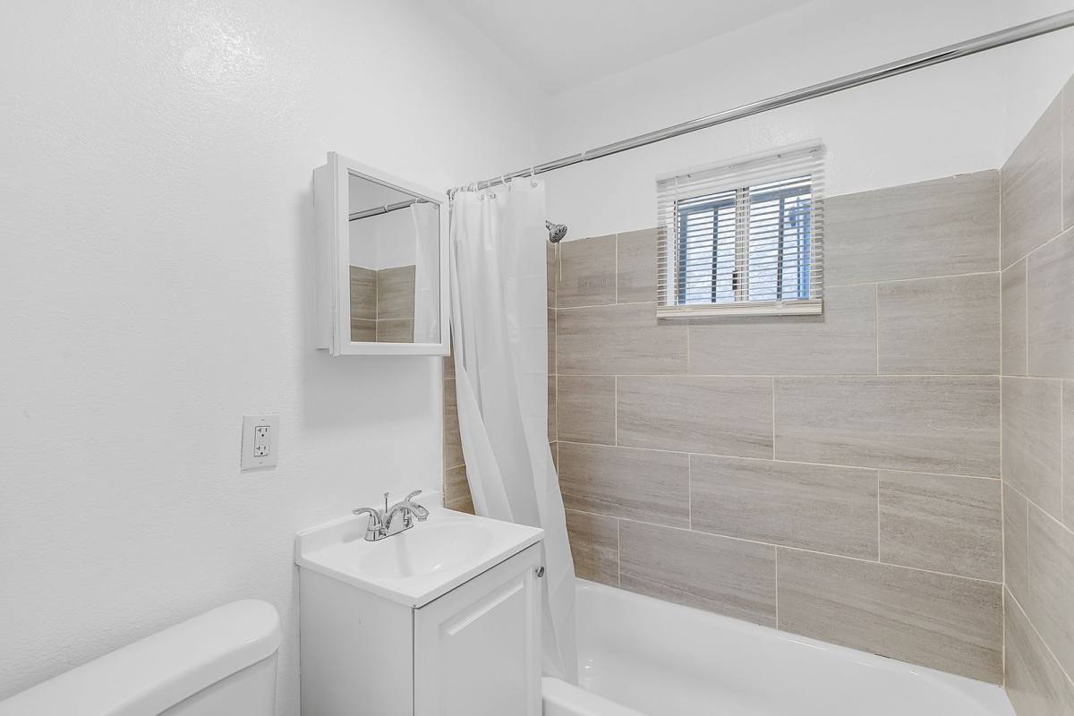 Apartment for rent at 1426 S Bonnie Brae St, Los Angeles, CA 90006