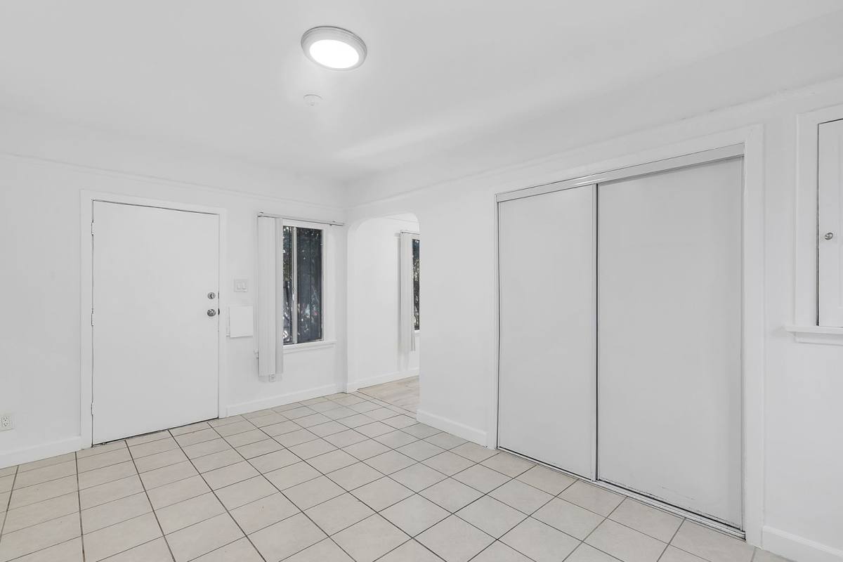 Apartment for rent at 1426 S Bonnie Brae St, Los Angeles, CA 90006