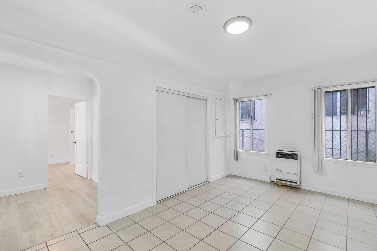 Apartment for rent at 1426 S Bonnie Brae St, Los Angeles, CA 90006