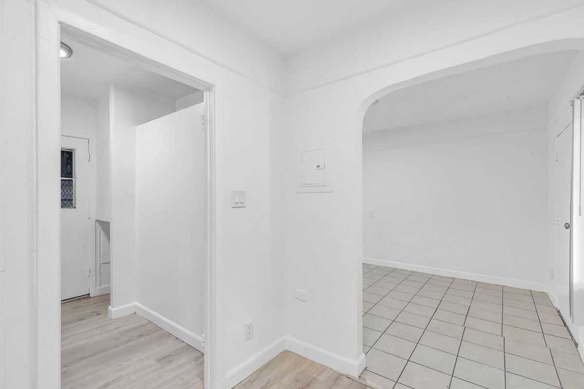 Apartment for rent at 1426 S Bonnie Brae St, Los Angeles, CA 90006