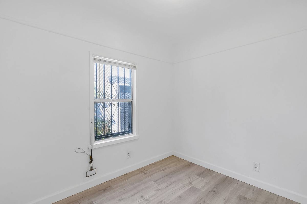 Apartment for rent at 1426 S Bonnie Brae St, Los Angeles, CA 90006