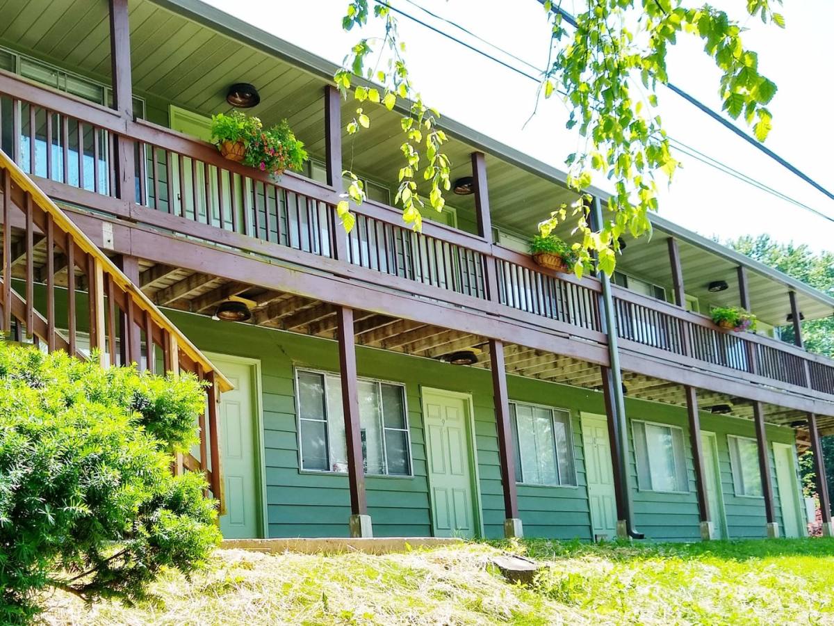 Apartment for rent at 615 W 15th St, Bloomington, IN 47404