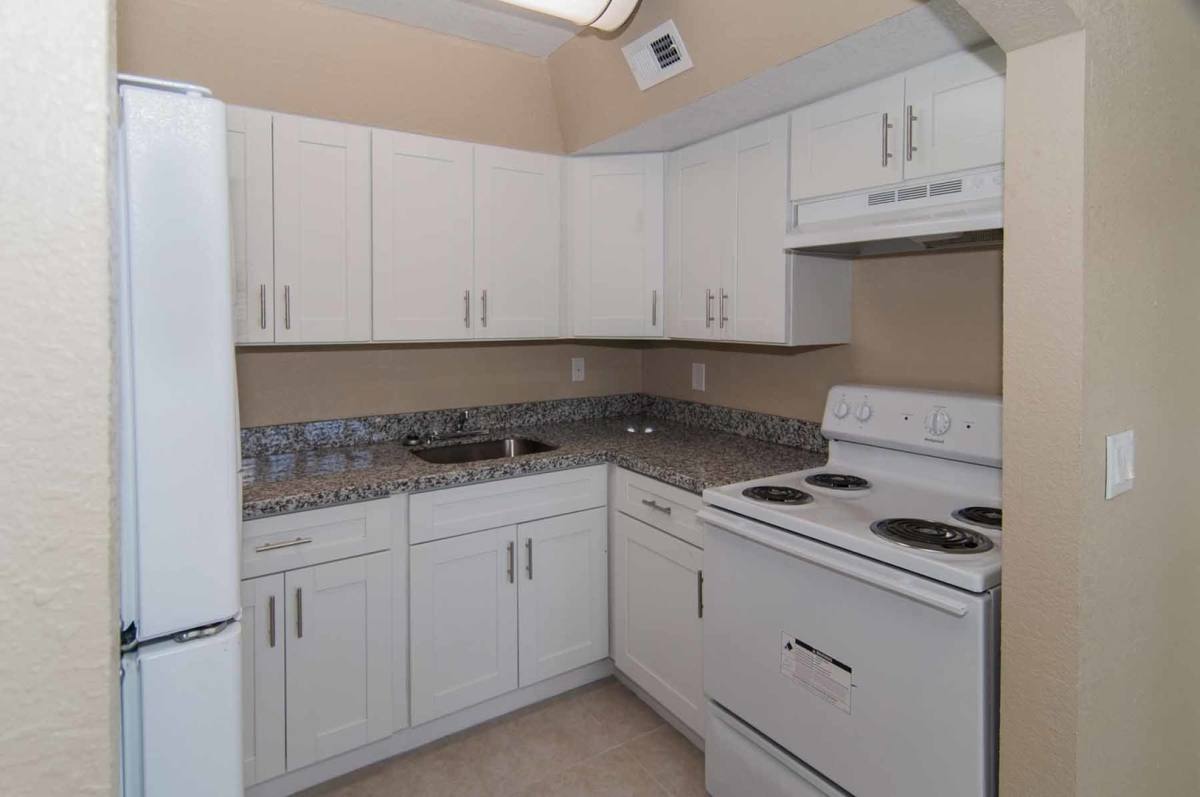 Apartment for rent at 943 W Orange Blossom Trail, Apopka, FL 32712