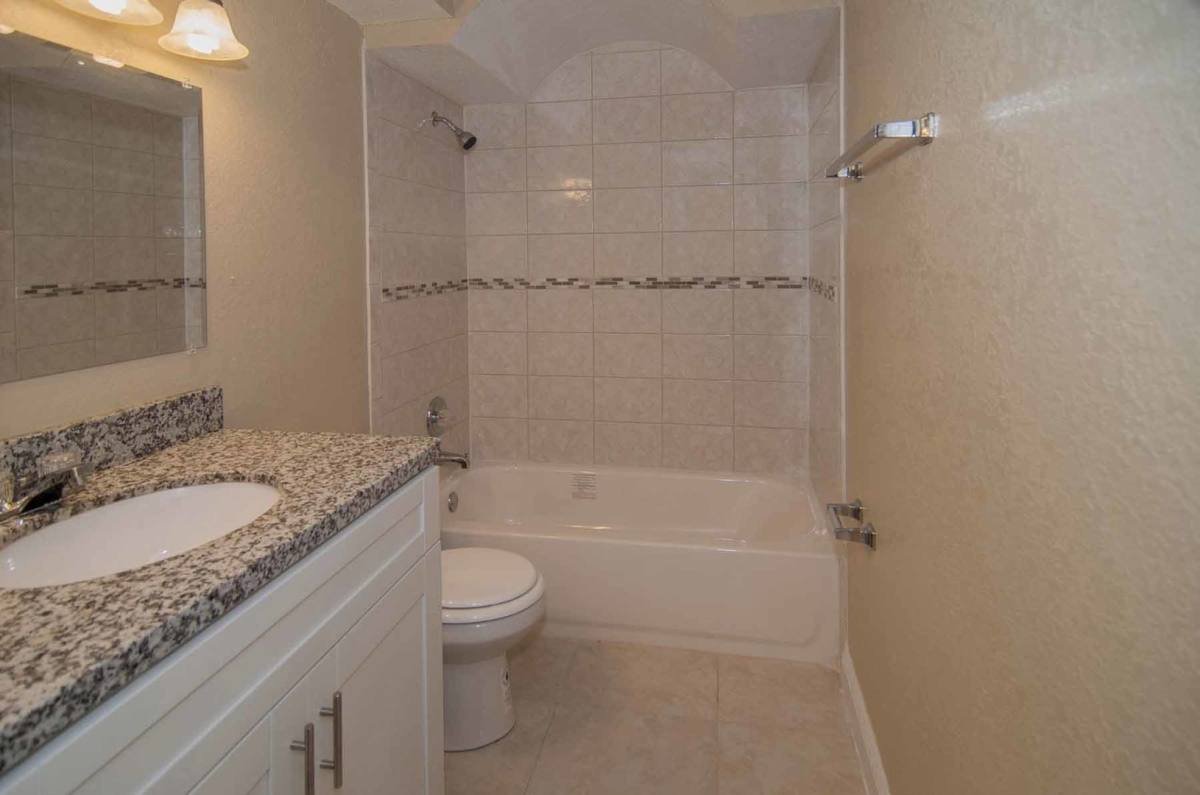 Apartment for rent at 943 W Orange Blossom Trail, Apopka, FL 32712