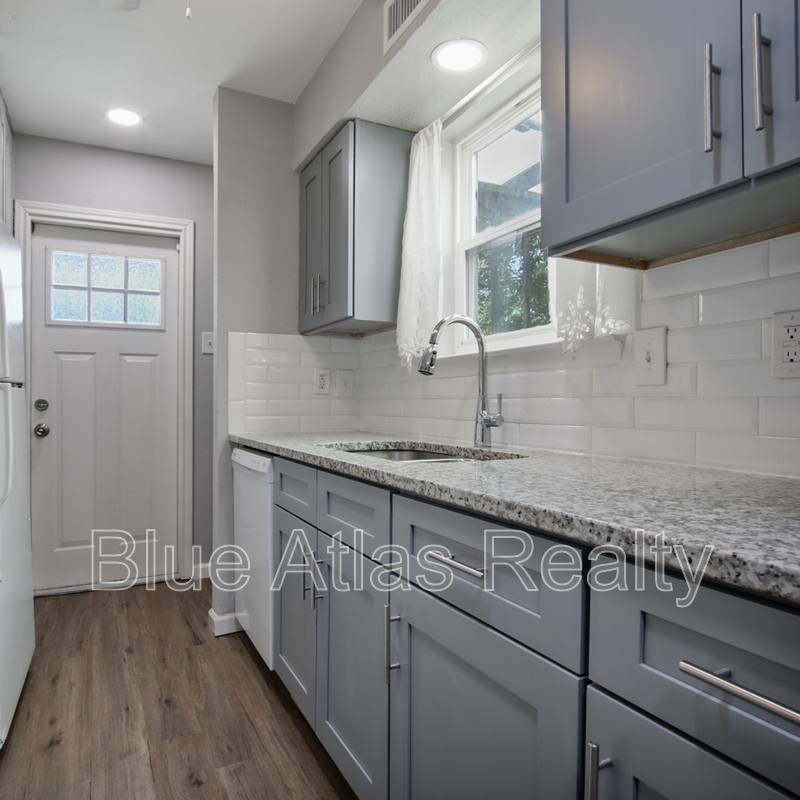 Townhouse for rent at 412 Arborview Dr, Garland, TX 75043