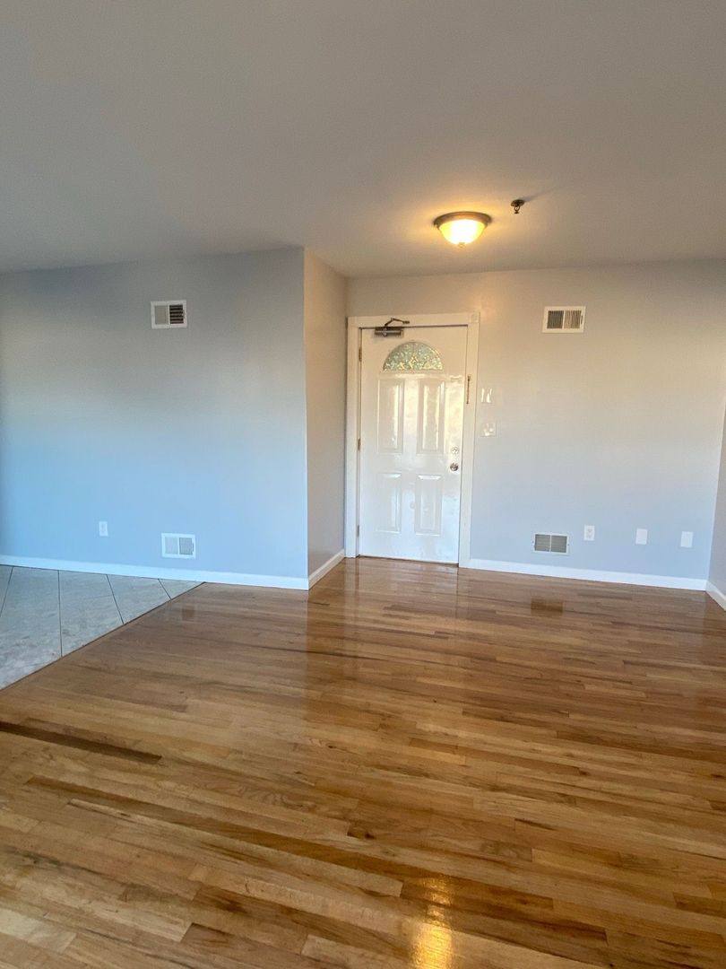 Apartment for rent at 812 New York Ave, Union City, NJ 07087