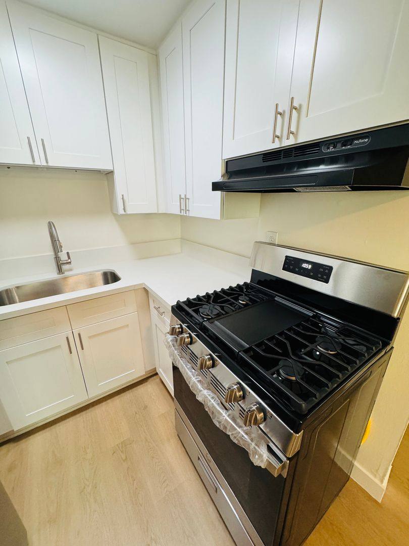 Apartment for rent at 11260 Westminster Ave, Los Angeles, CA 90066