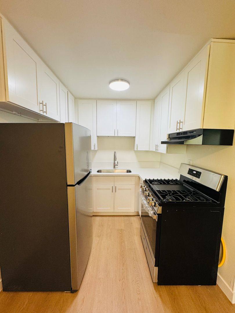 Apartment for rent at 11260 Westminster Ave, Los Angeles, CA 90066