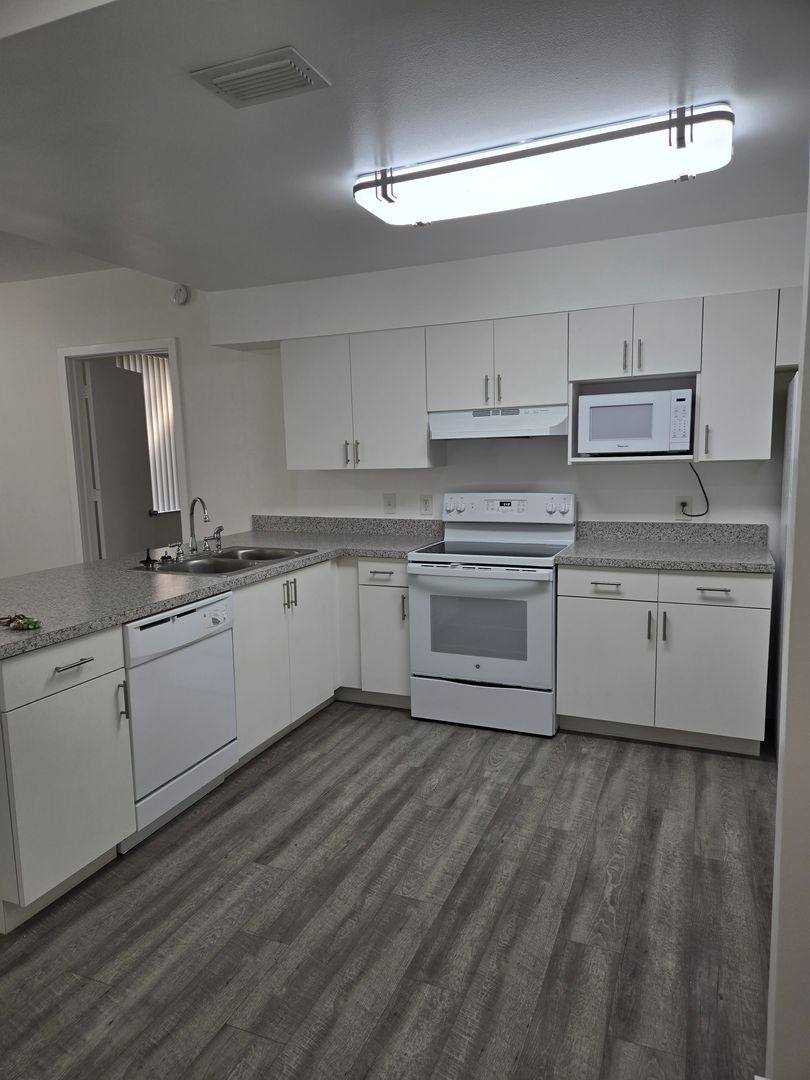 Apartment for rent at 11701 Royal Palm Blvd, Coral Springs, FL 33065