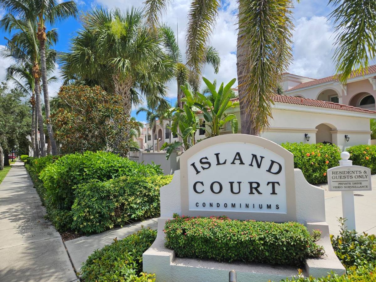 Condo for rent at 461 S Nokomis Ave, Venice, FL 34285