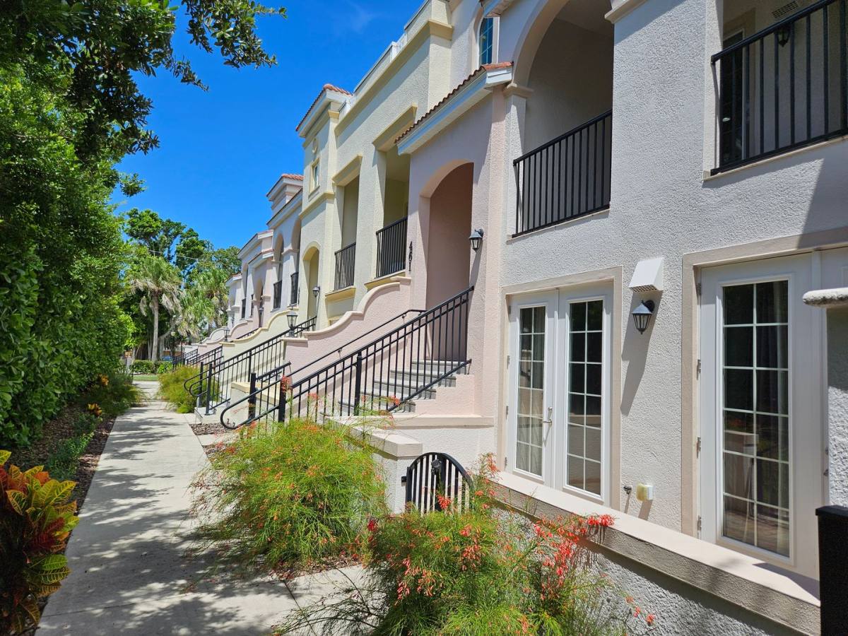 Condo for rent at 461 S Nokomis Ave, Venice, FL 34285