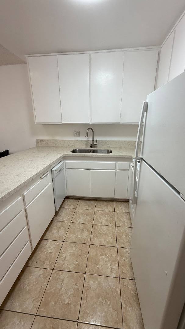 Apartment for rent at 803 W 30th St #19, Los Angeles, CA 90007