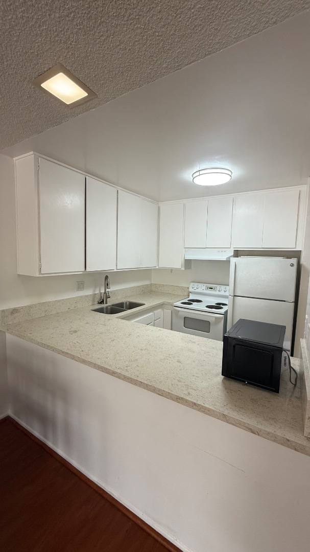 Apartment for rent at 803 W 30th St #19, Los Angeles, CA 90007