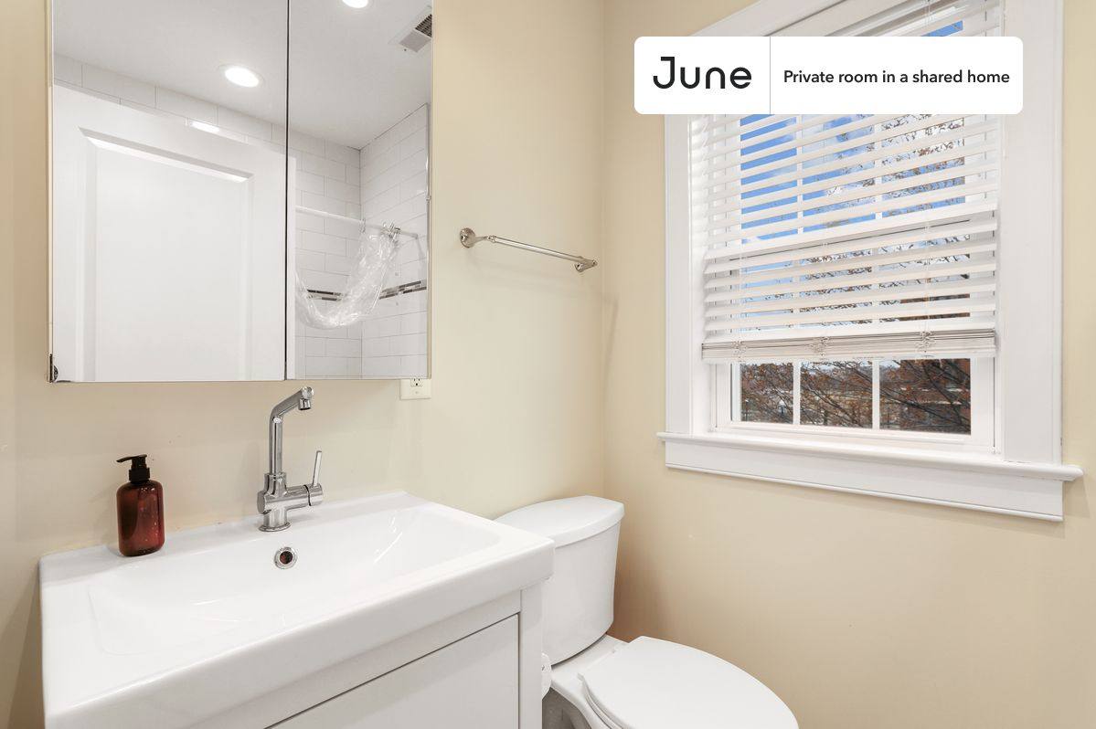 Apartment for rent at 1845 Burke St #C, Washington, DC 20003