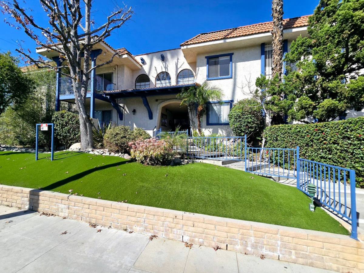 Apartment for rent at 2415 Mohawk St, Pasadena, CA 91107