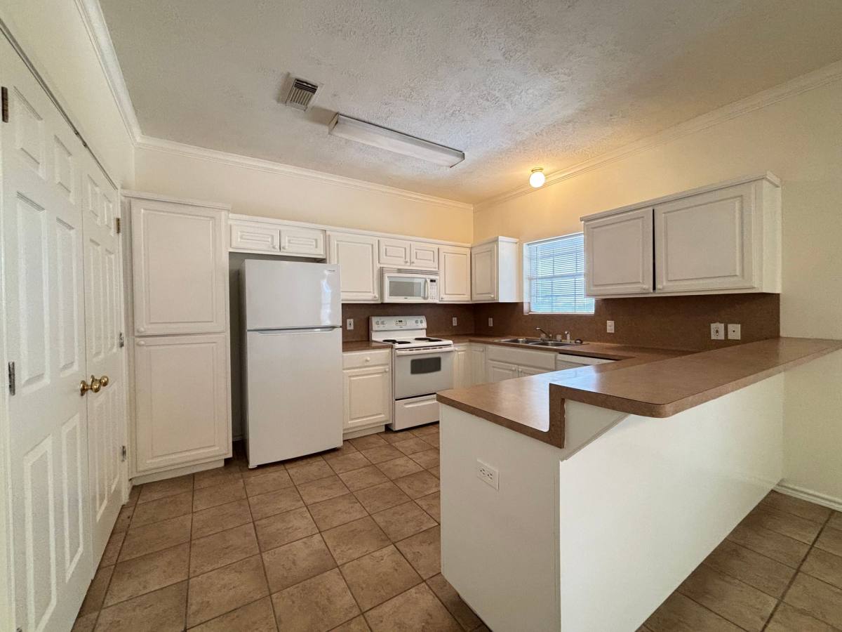 Apartment for rent at 2455 Montgomery Rd, Huntsville, TX 77340