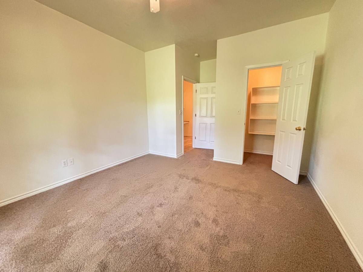 Apartment for rent at 2455 Montgomery Rd, Huntsville, TX 77340