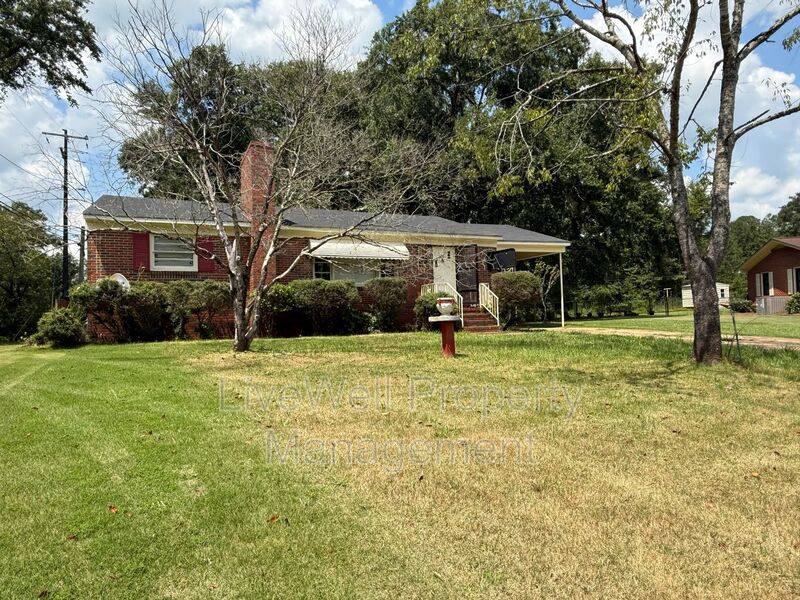 House for rent at 1005 Cook Dr, Sylacauga, AL 35150