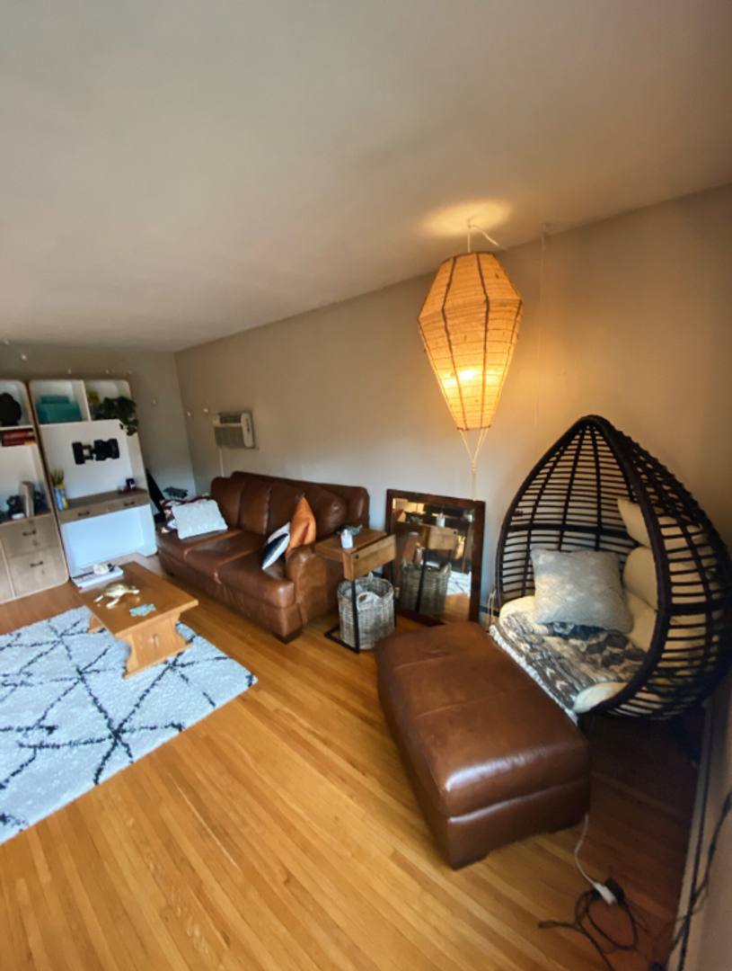 Apartment for rent at 516 5th St SE, Minneapolis, MN 55414