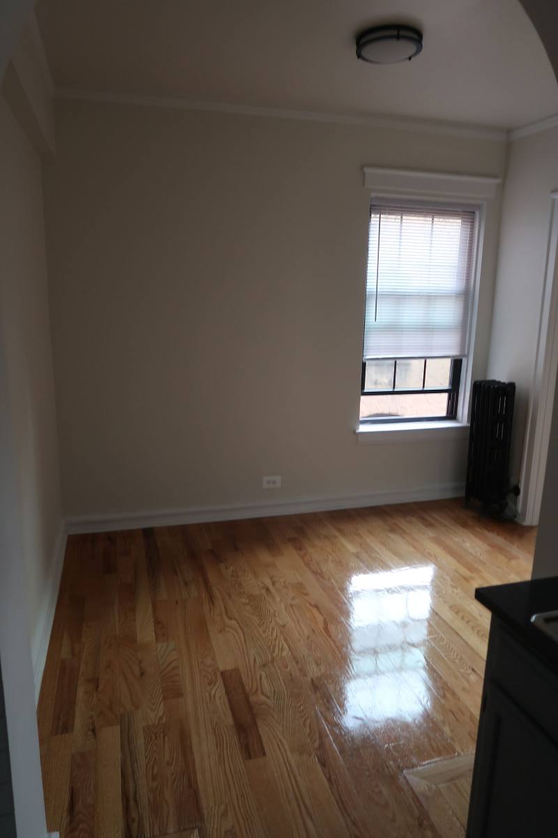 Apartment for rent at 426 W Briar Place, Chicago, IL 60657